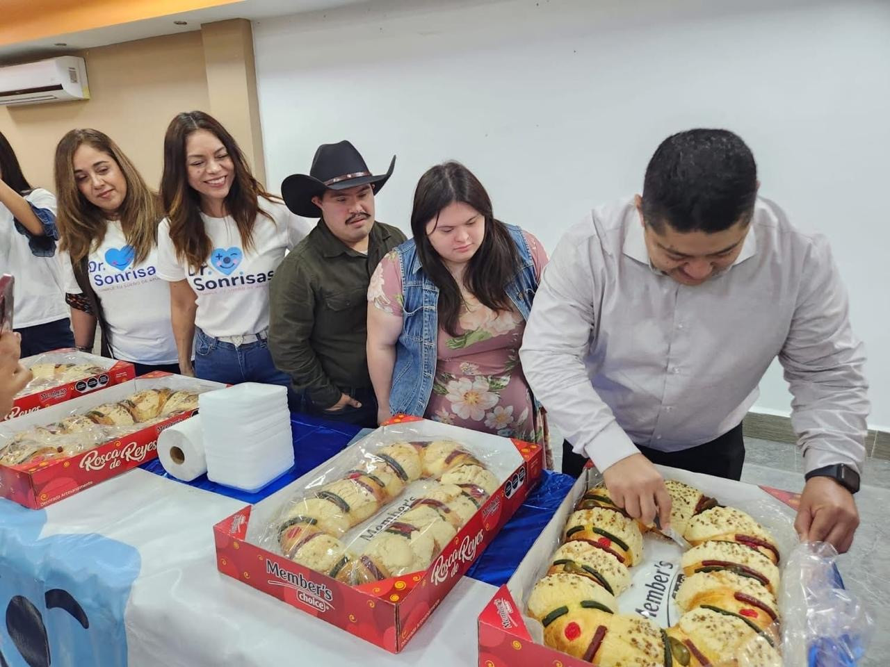 Celebran la magia de los Reyes Magos con Dr. Sonrisas