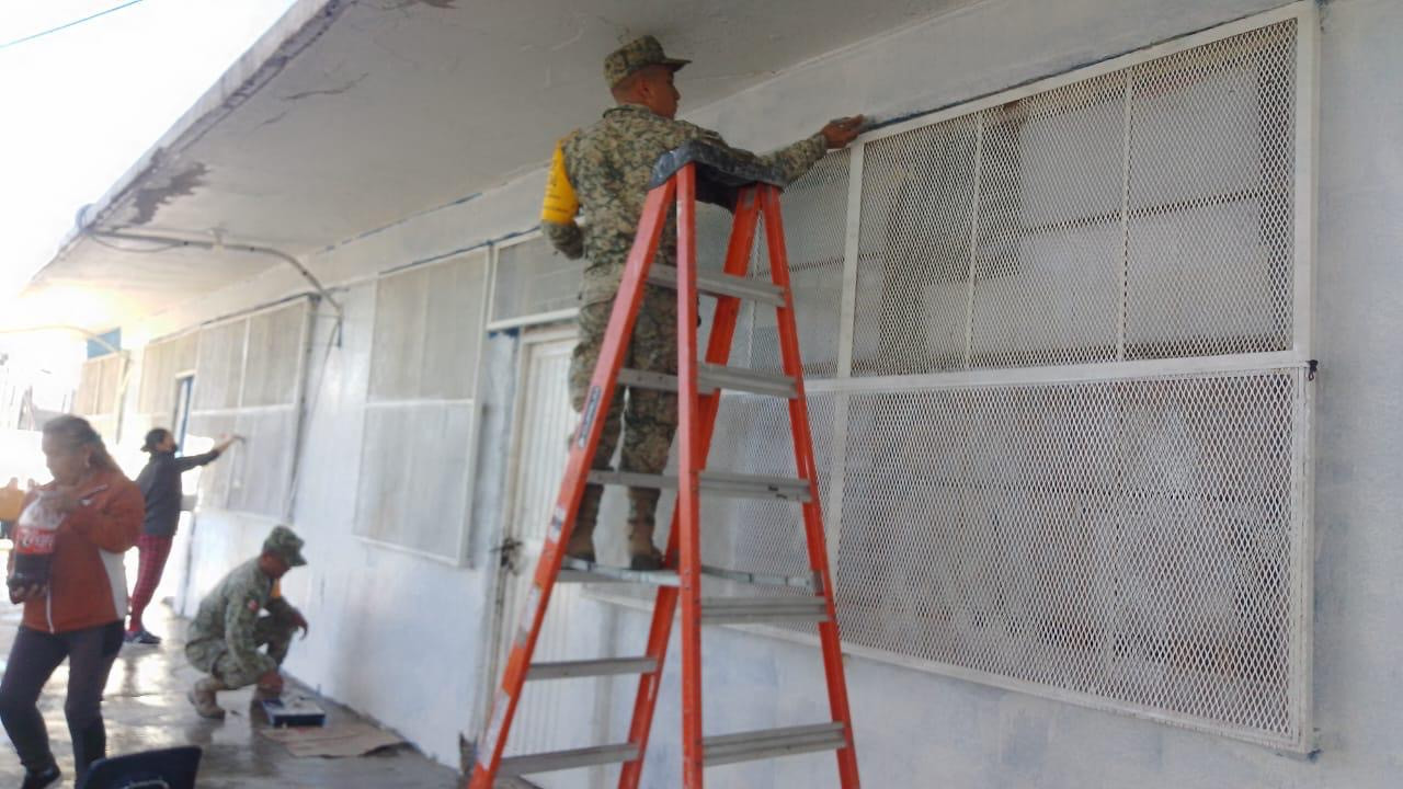 Tienen escuelas nueva imagen con apoyo de militares