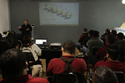 Impulsa STPS entornos laborales saludables con capacitación en salud mental