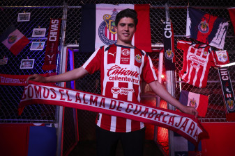 Chivas oficializa la llegada de Jonathan Pérez