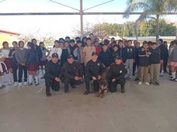 Con binomio canino antidrogas la Guardia Estatal refuerza la prevención en escuelas