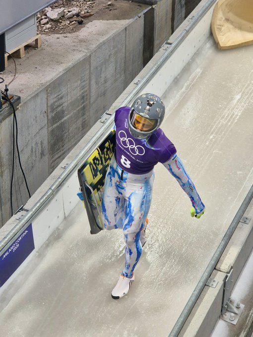 COI excluye a ucraniano por casco en homenaje a víctimas de guerra