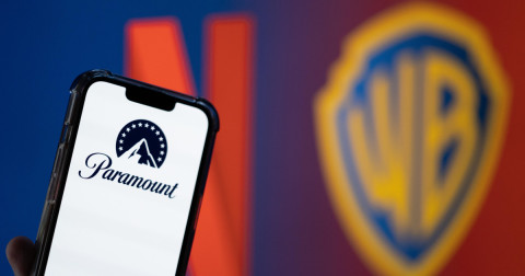 Warner fija fecha límite a Paramount para mejorar su oferta de adquisición