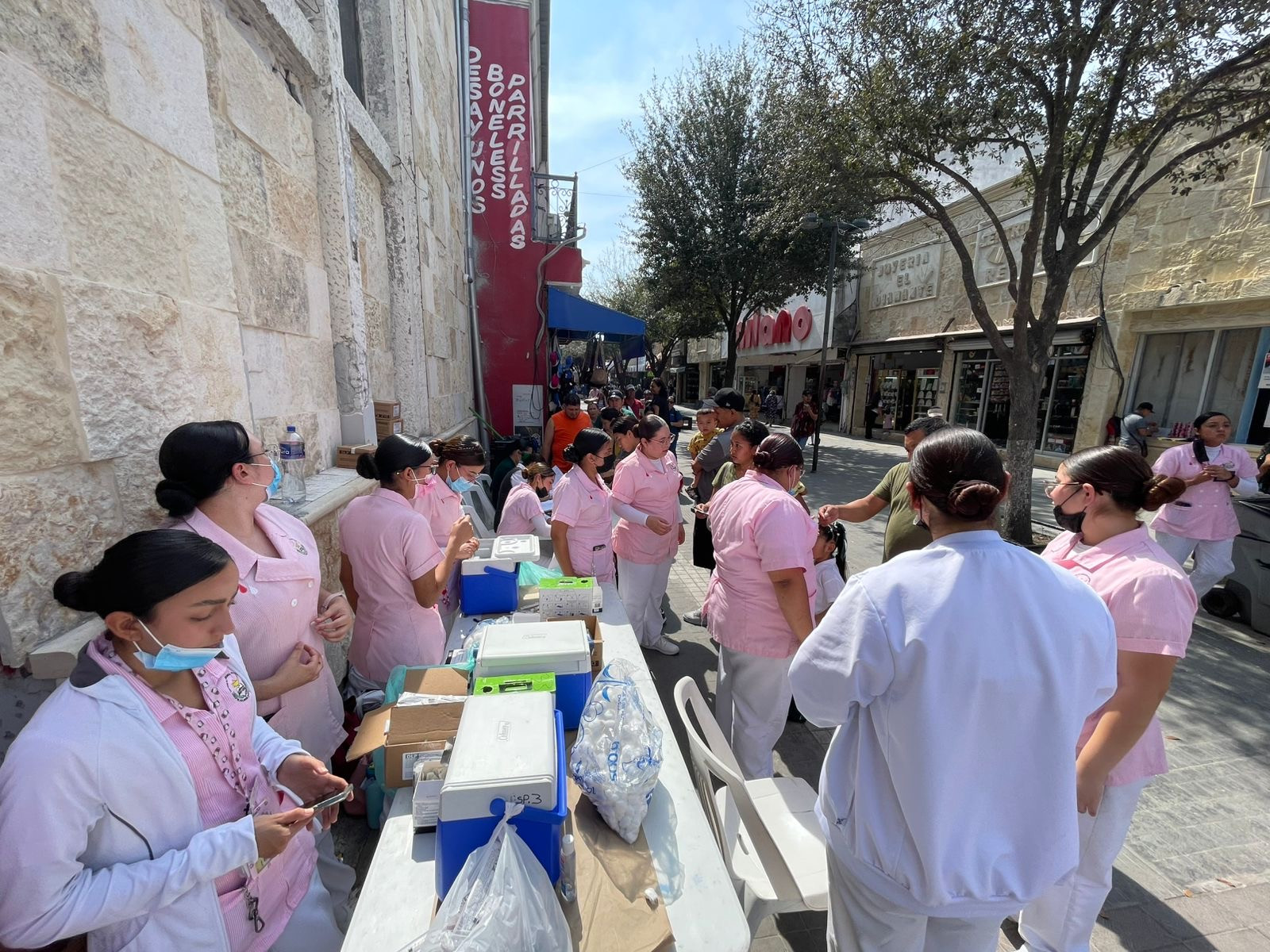 Con futuros enfermeros, intensifican vacunación contra el sarampión en Reynosa