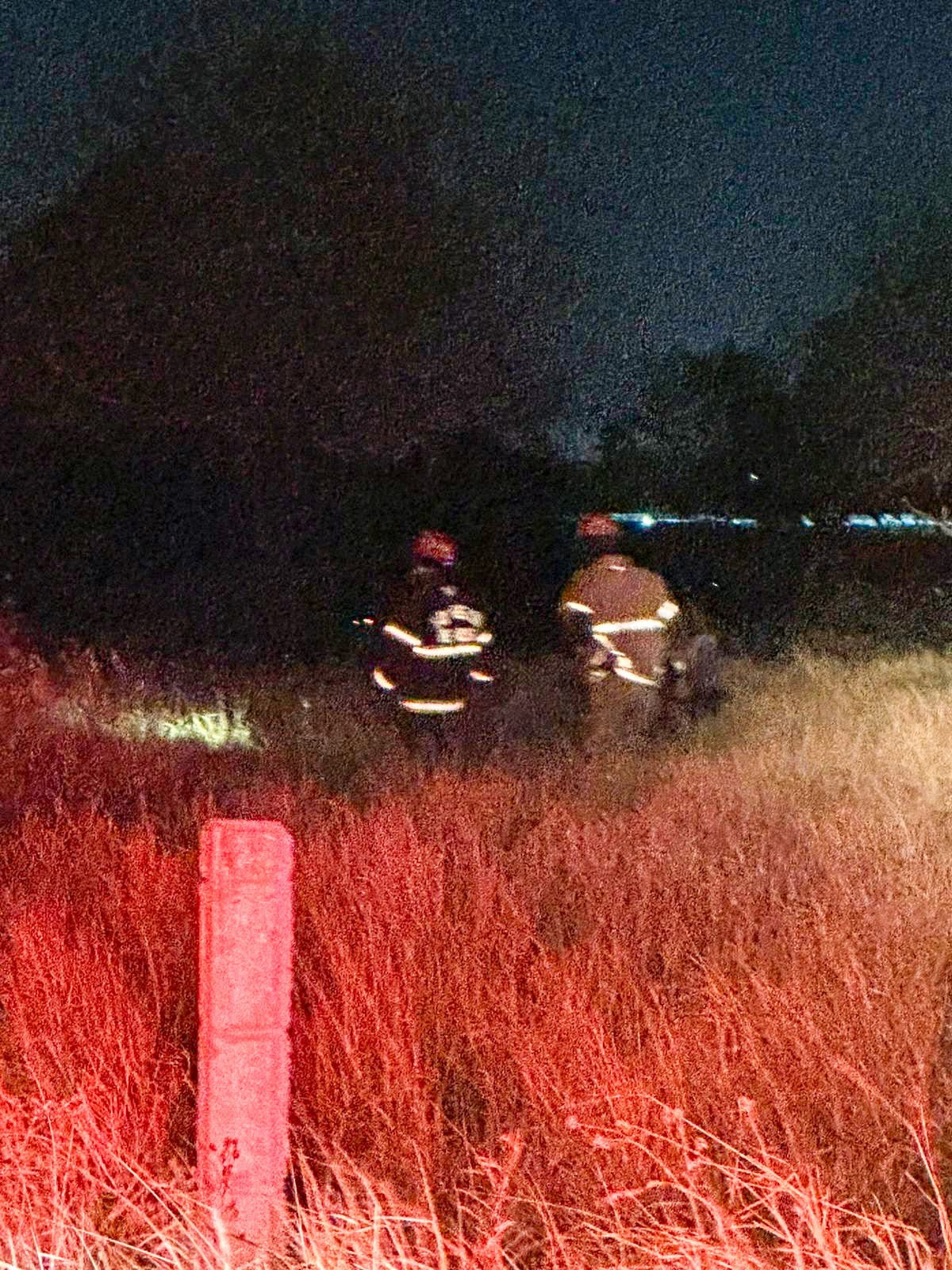 Bomberos sofocan incendio de pastizal en el bulevar Hidalgo