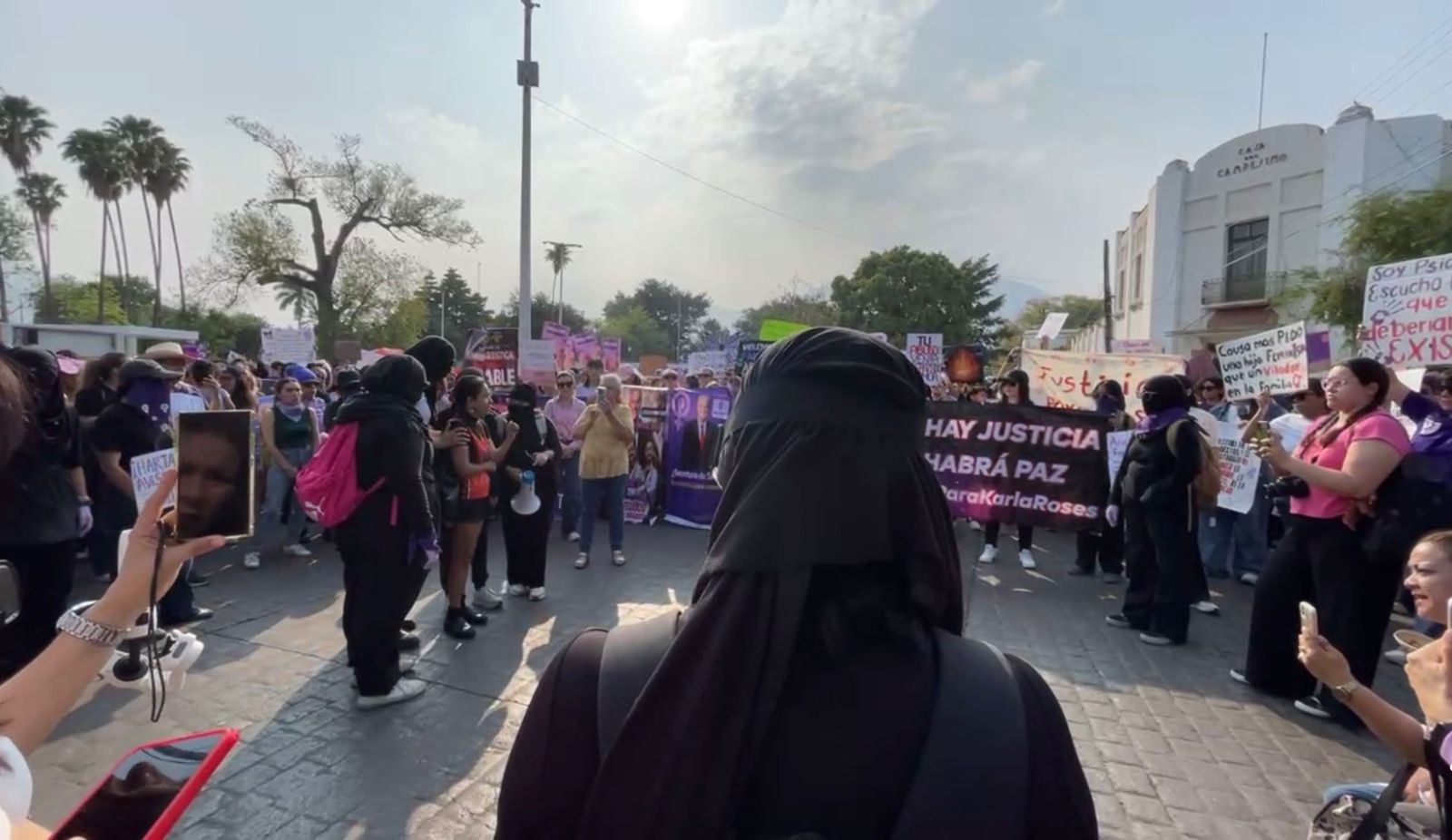 Mujeres en Victoria exigen justicia para las Doctoras