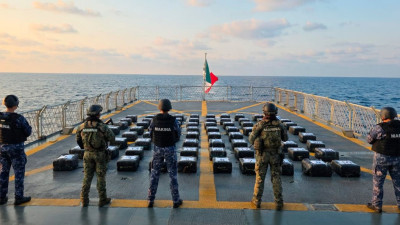 Secretaría de Marina asegura dos toneladas de presunta cocaína