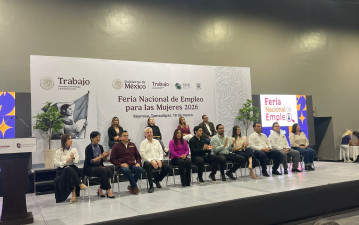 Mujeres buscan empleo en Reynosa; ofertan mil 400 vacantes