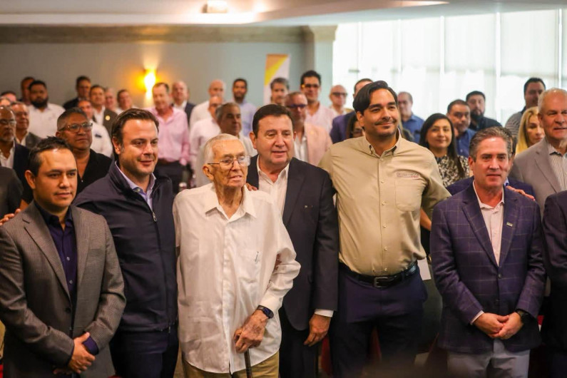 Reconoce CANADEVI apoyo de Carlos Peña Ortiz al desarrollo de vivienda