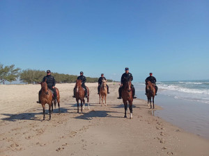 Despliega Guardia Estatal operativo en playa La Pesca durante Semana Santa