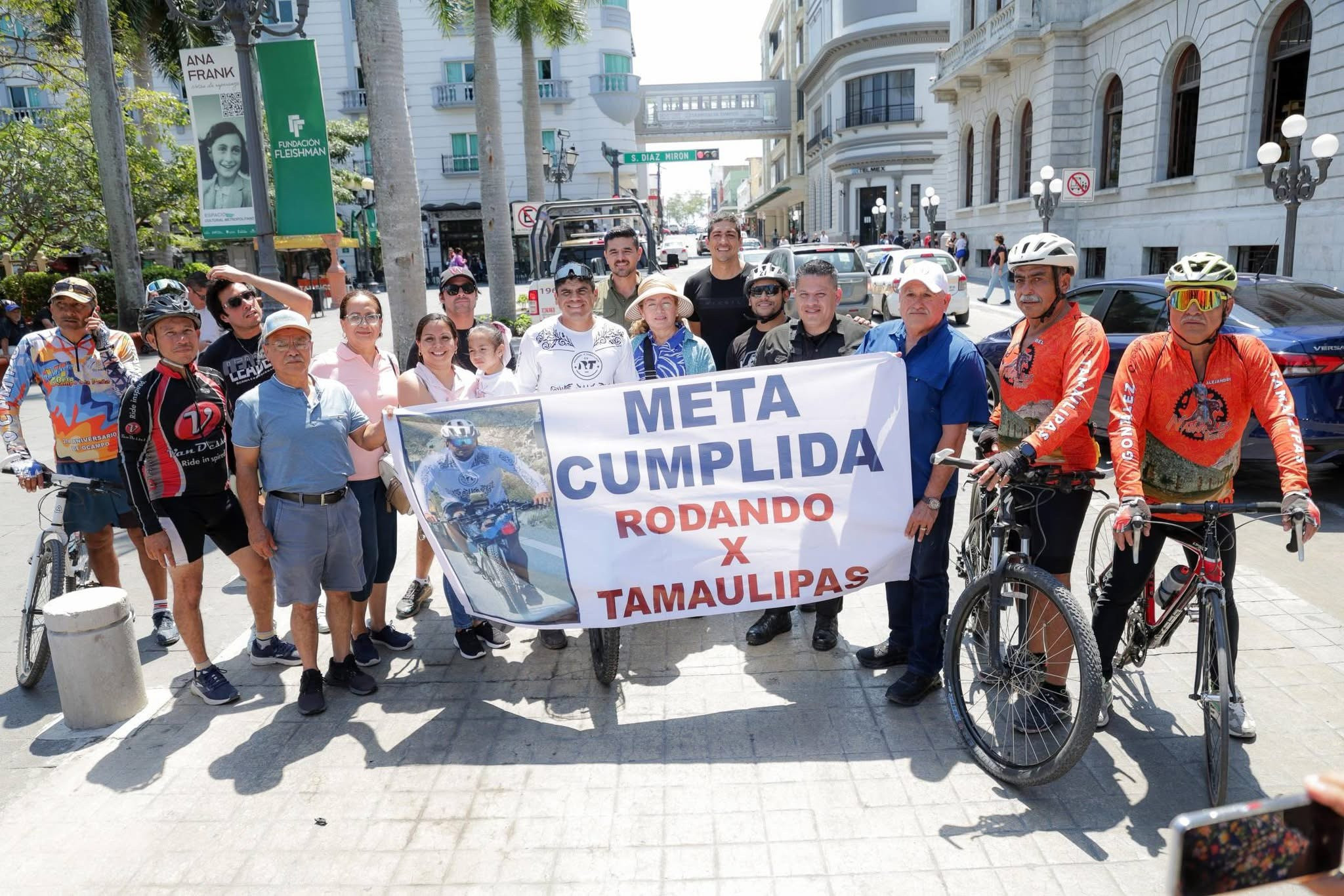 Ciclista de Tamaulipas recorre el estado por el deporte y la solidaridad