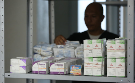 Farmacéuticas ‘morosas’ no podrán participar en nuevas adquisiciones de medicamentos: Eduardo Clark