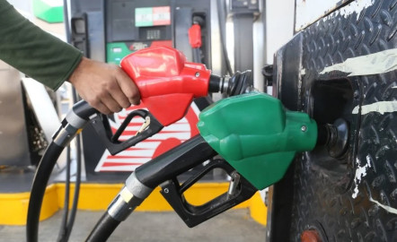 Gobierno y gasolineros alcanzan acuerdos para mantener costos  de gasolina regular y  diésel