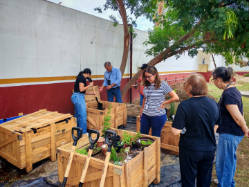 Impulsa Gobierno Municipal la educación ambiental con instalación de huerto urbano en el SAT Nuevo Laredo