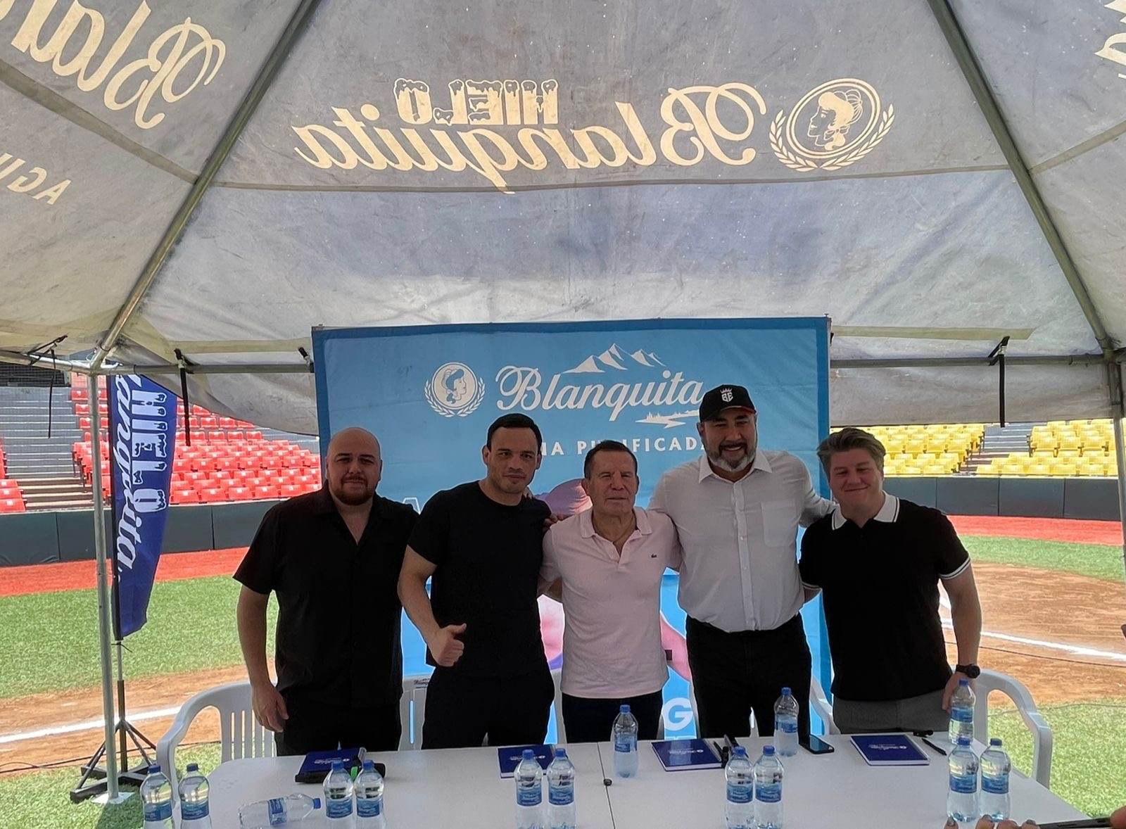 Gratis disfrutarán función de box en gradas familias de colonias populares