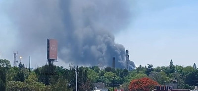Refinería de Salamanca opera con normalidad tras incendio en predio cercano: Pemex