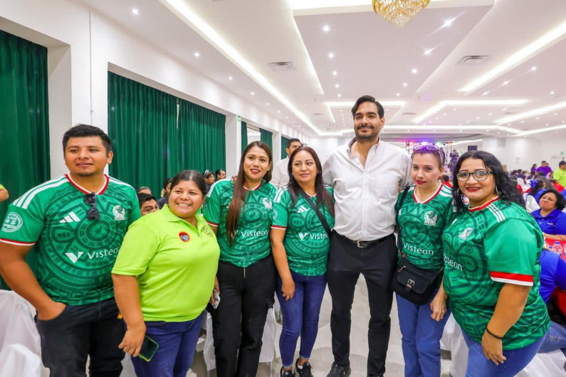 Felicitó Carlos Peña Ortiz a trabajadores en su convivio del Día del Trabajo