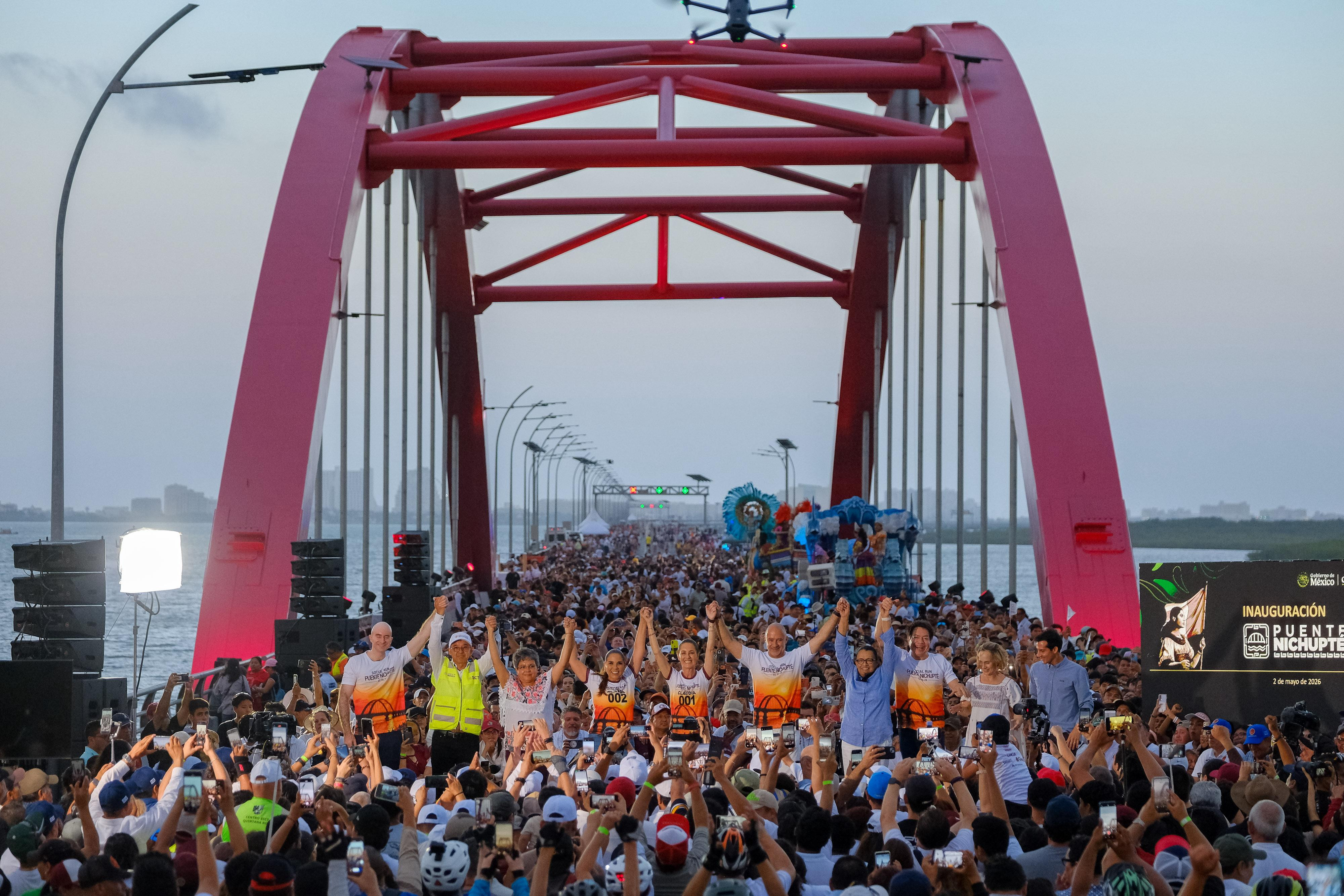 Sheinbaum inaugura el Puente Vehicular Nichupté en Cancún