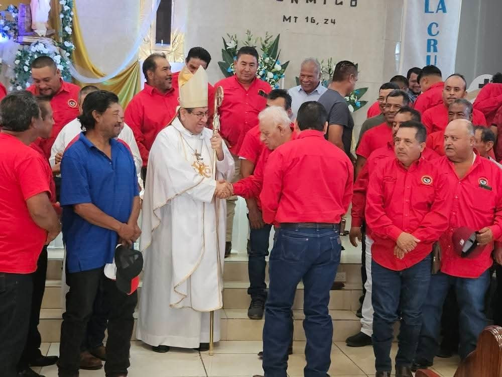 Albañiles de Nuevo Laredo celebran el Día de la Santa Cruz