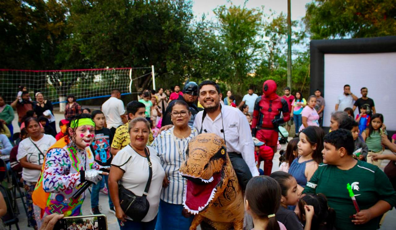 Servicios Públicos lleva alegría a niños de Reynosa con recorridos y entrega de regalos