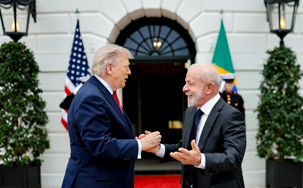 Trump y Lula dialogan sobre aranceles en reunión marcada por tensiones bilaterales