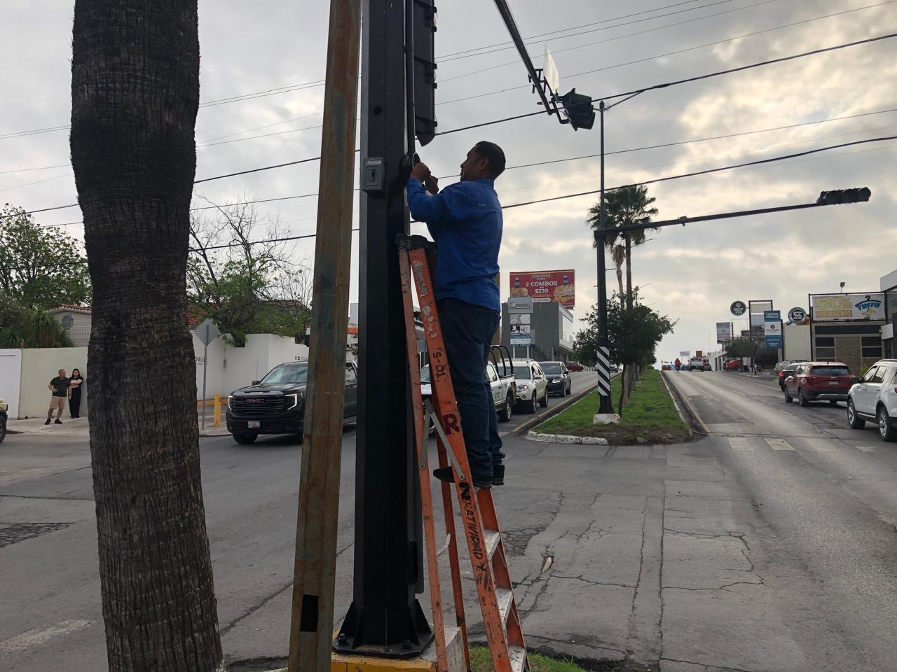 Atiende Secretaría de Servicios Públicos de Reynosa semáforos con fallas por cortes intermitentes de energía eléctrica