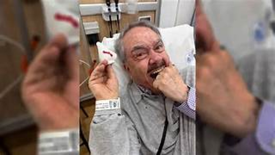 Pedro Sola sufre caída en la calle y termina en el hospital