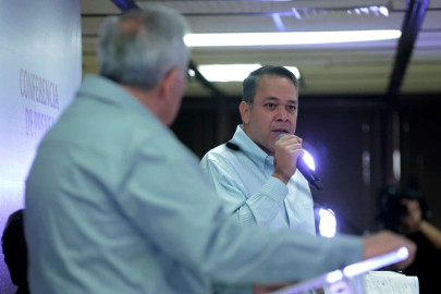 Exsecretario de Finanzas de Sinaloa se entrega a autoridades de EU