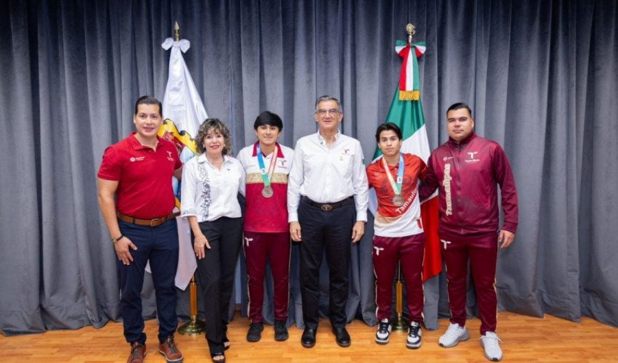 Recibe gobernador a históricos campeones tamaulipecos