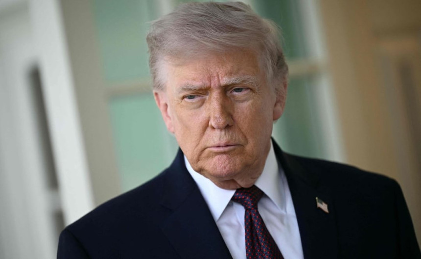 Trump afirma que no hay prisa por acuerdo con Irán; bloqueo en Ormuz continuará