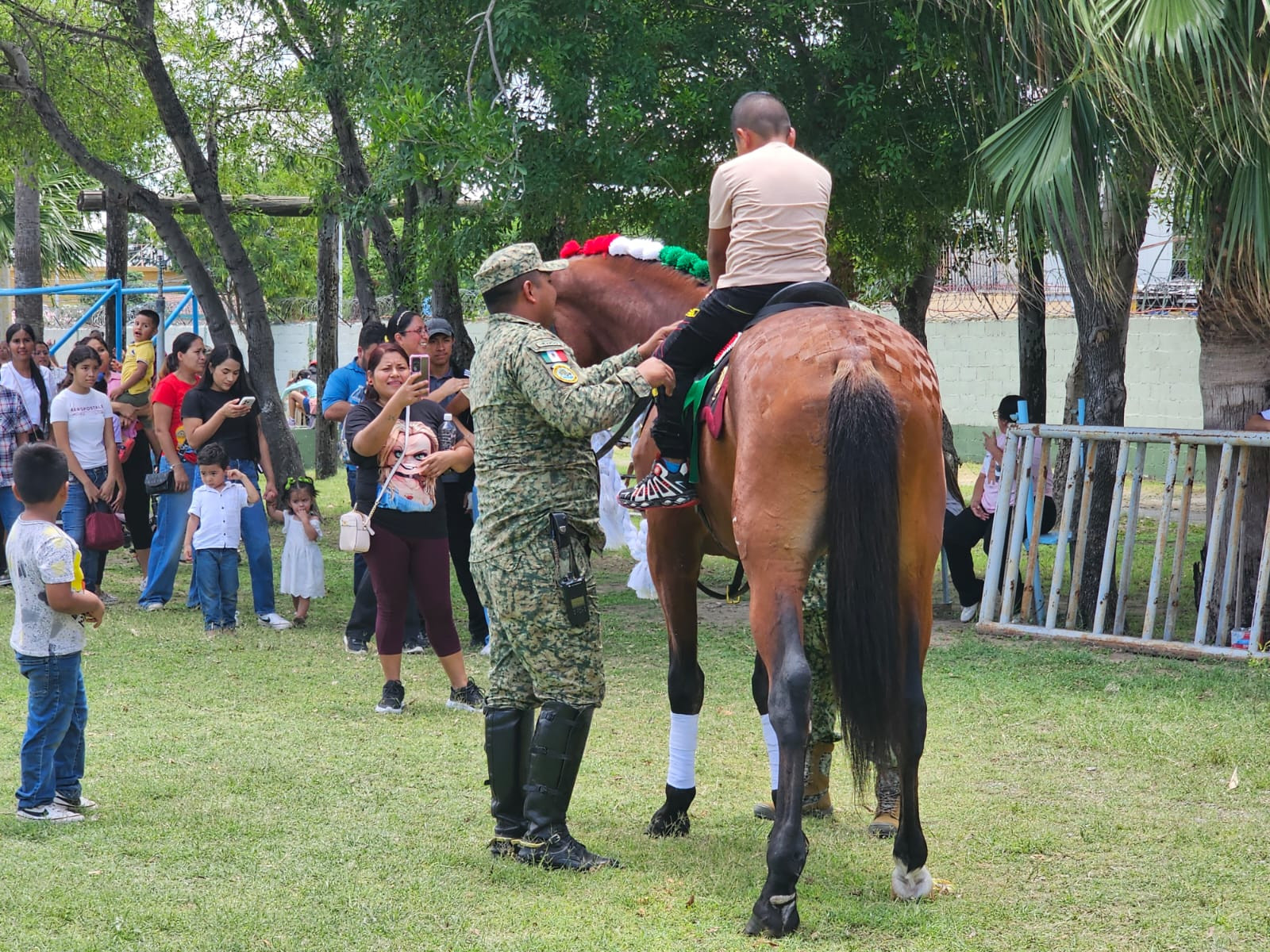 Disfrutan miles del Paseo Dominical en el 29.° Regimiento de Caballería Motorizada