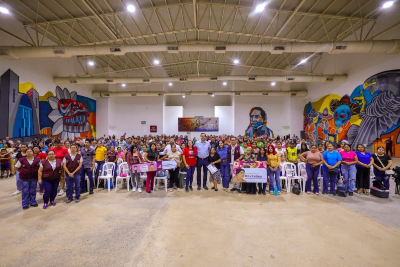 Encabezó Carlos Peña Ortiz entrega de tarjetas de Becas Rita Cetina en Reynosa