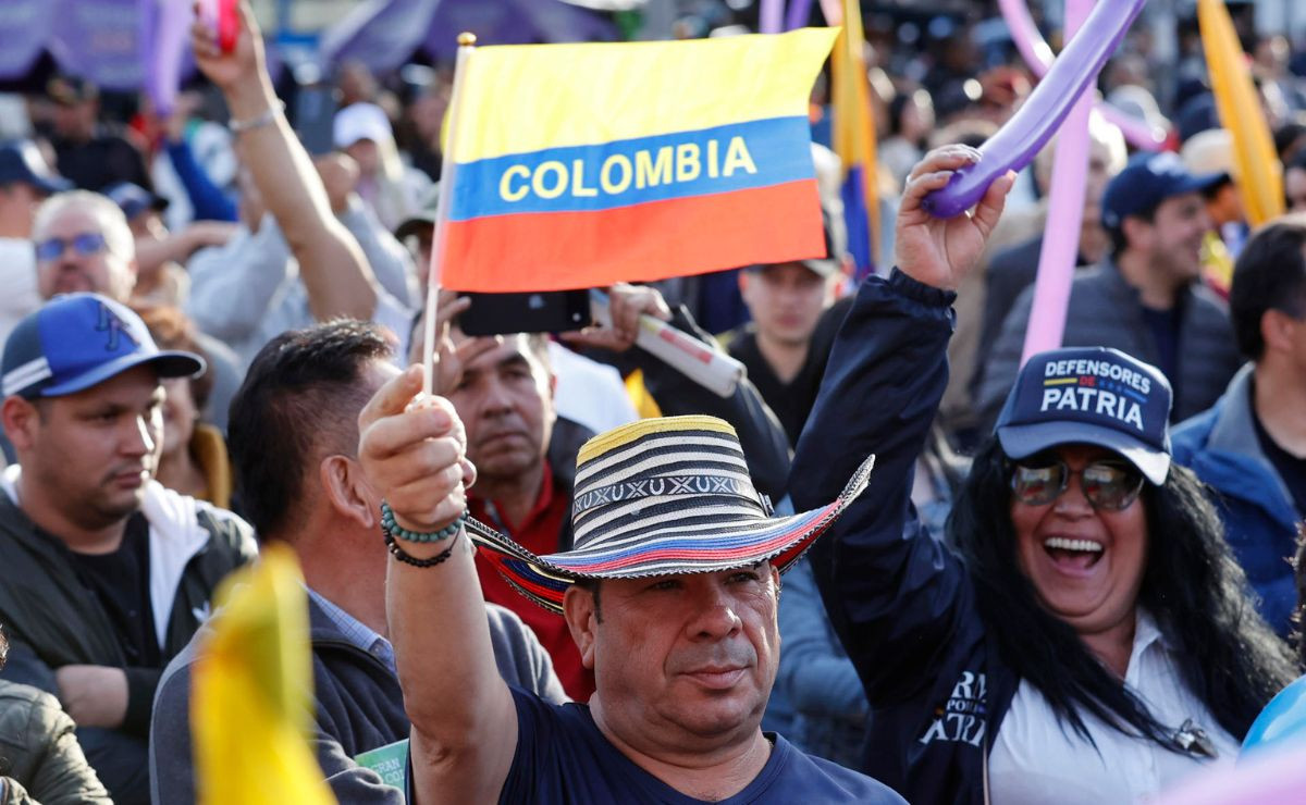Shakira exige no utilizar su imagen con fines políticos en Colombia