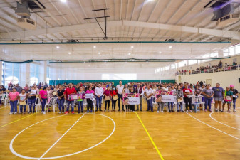 Recibieron en Reynosa tarjetas de Beca Rita Cetina, entregadas por el Alcalde Carlos Peña Ortiz
