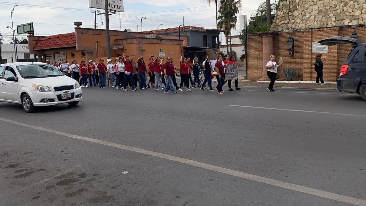Maestros de Nuevo Laredo se movilizan en apoyo a contingente nacional, contra la Ley del ISSSTE