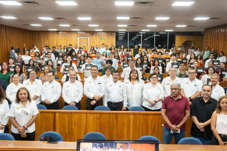 Reconoce la UAT excelencia académica con la entrega de más de 600 becas y estímulos educativos