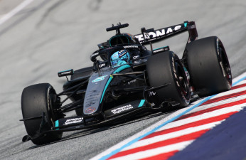 George Russell se impone en Austria; 'Checo' Pérez abandona la carrera