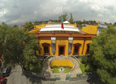 Sheinbaum firma decreto para transformar al INEHRM en instituto de investigación