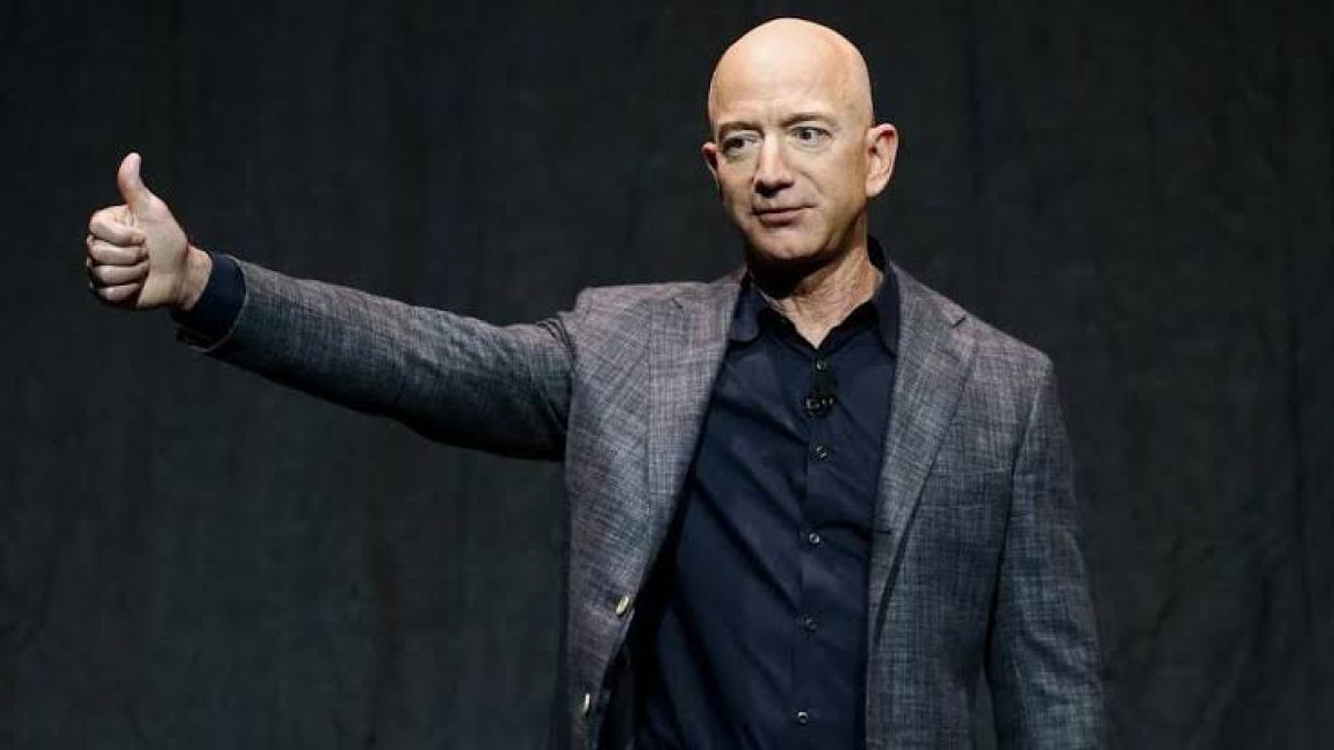 Jeff Bezos alcanza récord de riqueza de 211 mil mdd