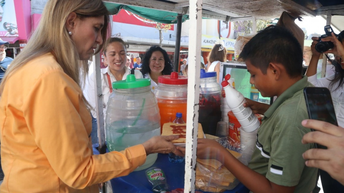 Promociona alcaldesa el buen fin con recorrido y compras