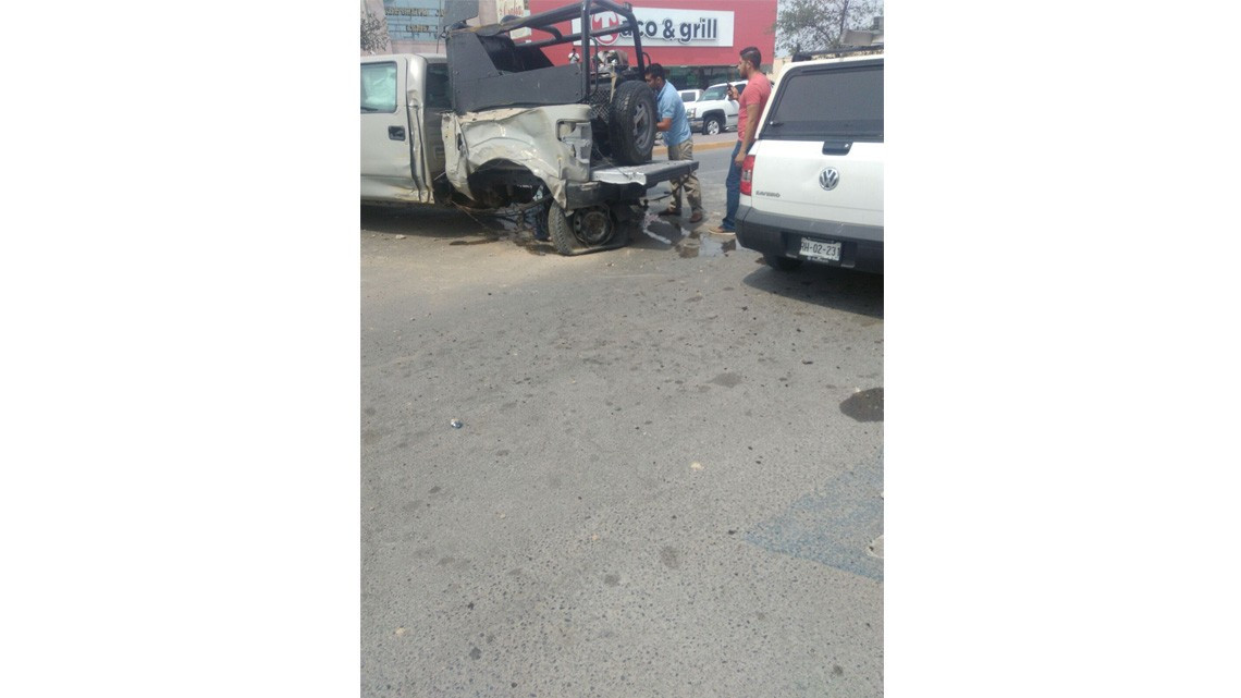 Vuelca camioneta de marinos en Río Bravo