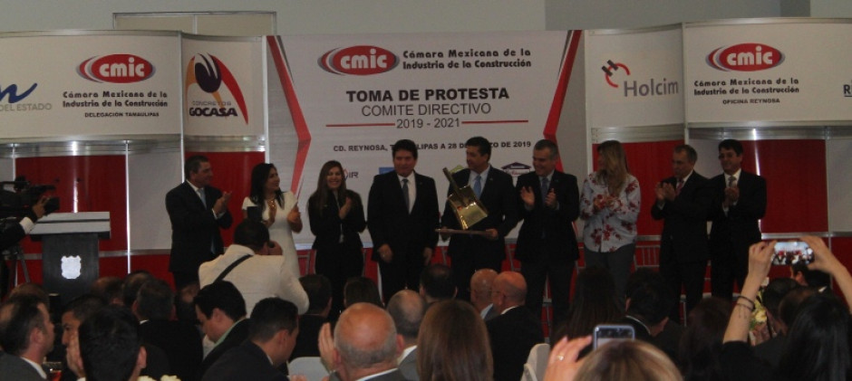 CMIC entrega reconocimiento a Cabeza de Vaca