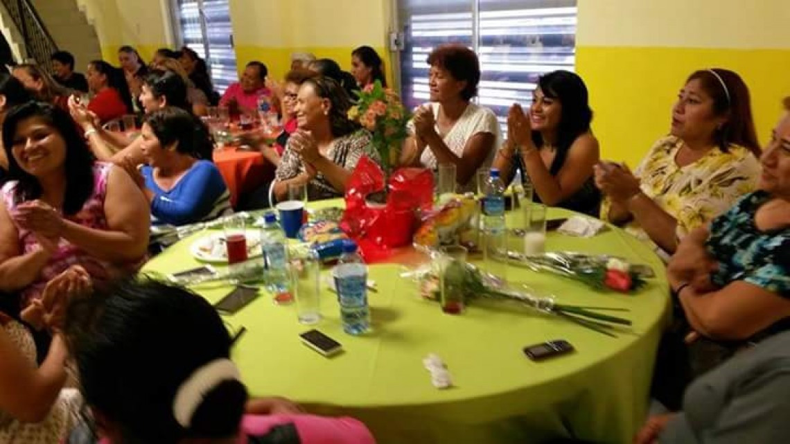 Festejan "Día de la madres" para las mujeres del sindicato de limpieza