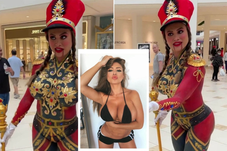Corren a modelo de Playboy de un centro comercial por peculiar atuendo