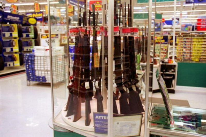 Tras tiroteos Walmart anuncia que dejará de vender municiones para armas de fuego en EU