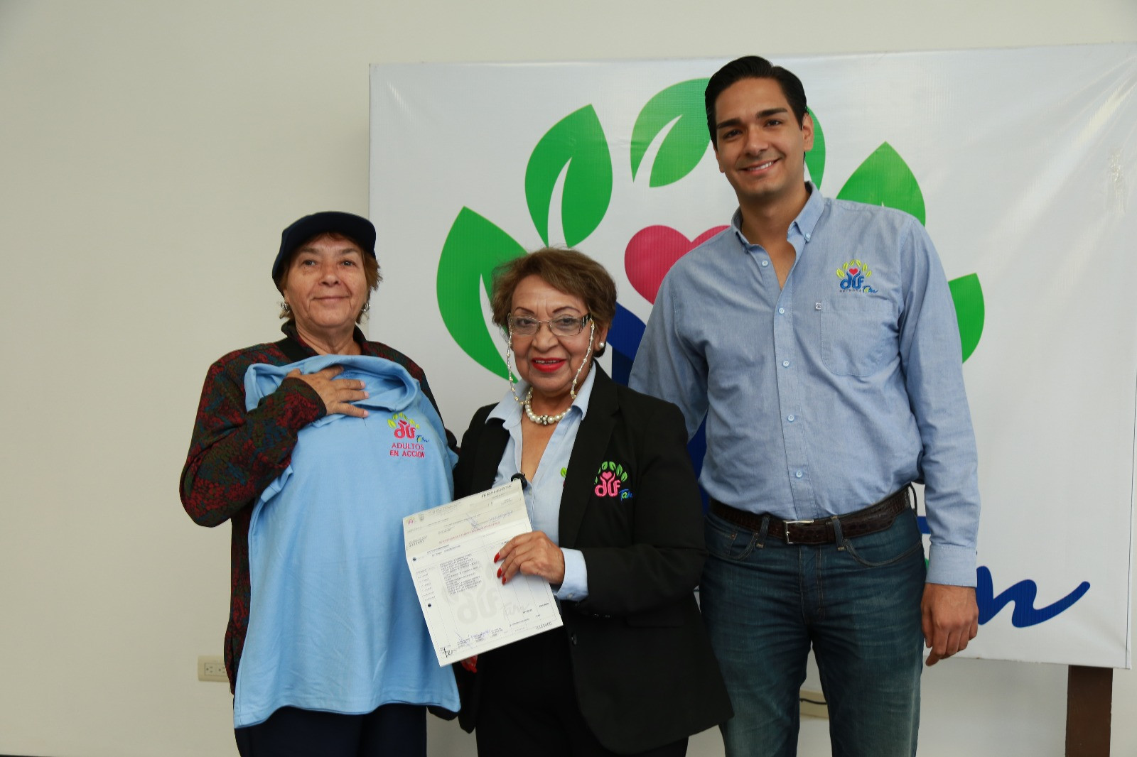 DIF entrega estímulos a vigilantes ecológicos 