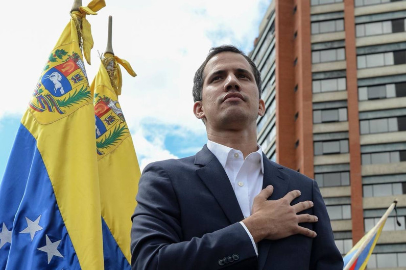 Guaidó pide a México "se solidarice con el pueblo venezolano" contra Maduro