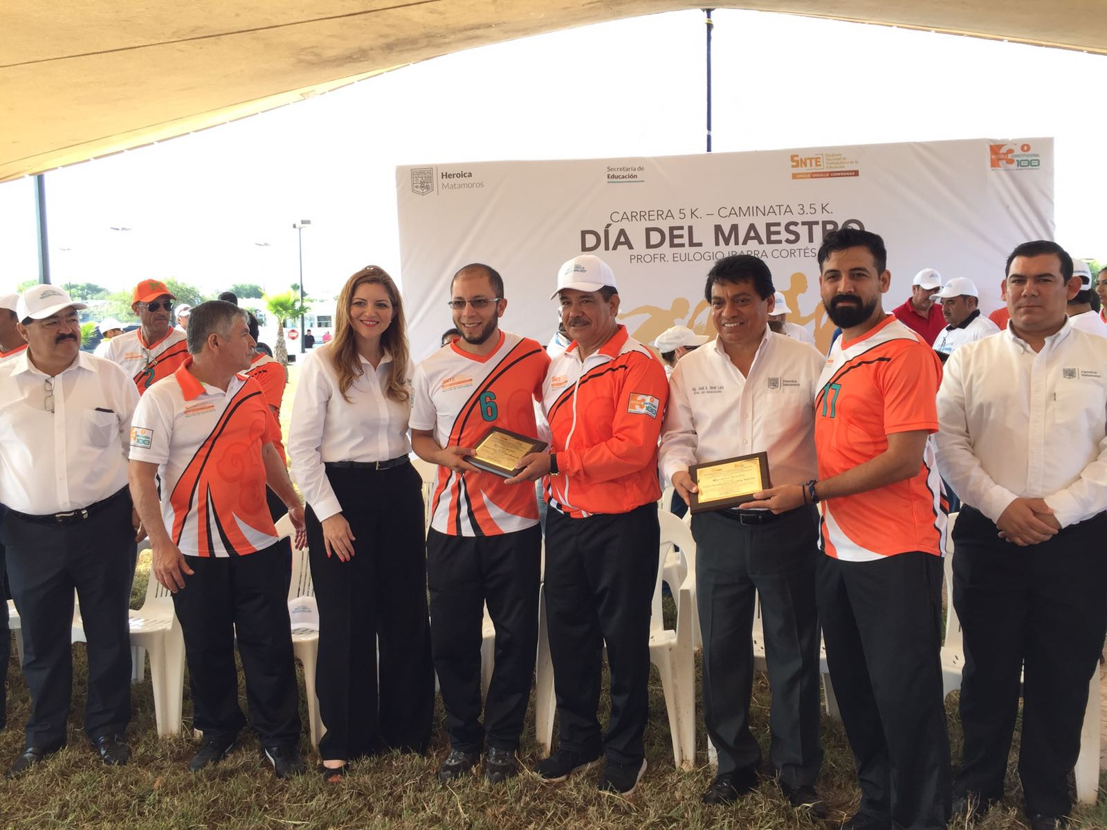 Maestros celebran su día con tradicional carrera 