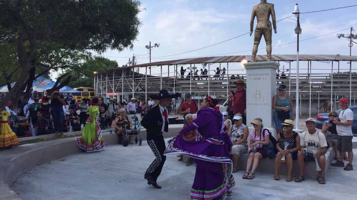 Familias de Reynosa disfrutan de charreada mexicana