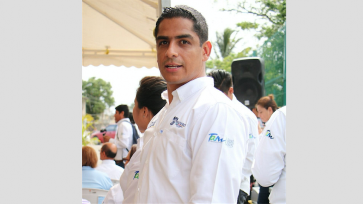 Regidor deja en silla de ruedas a mujer de la tercera edad al fracturarle la rodilla